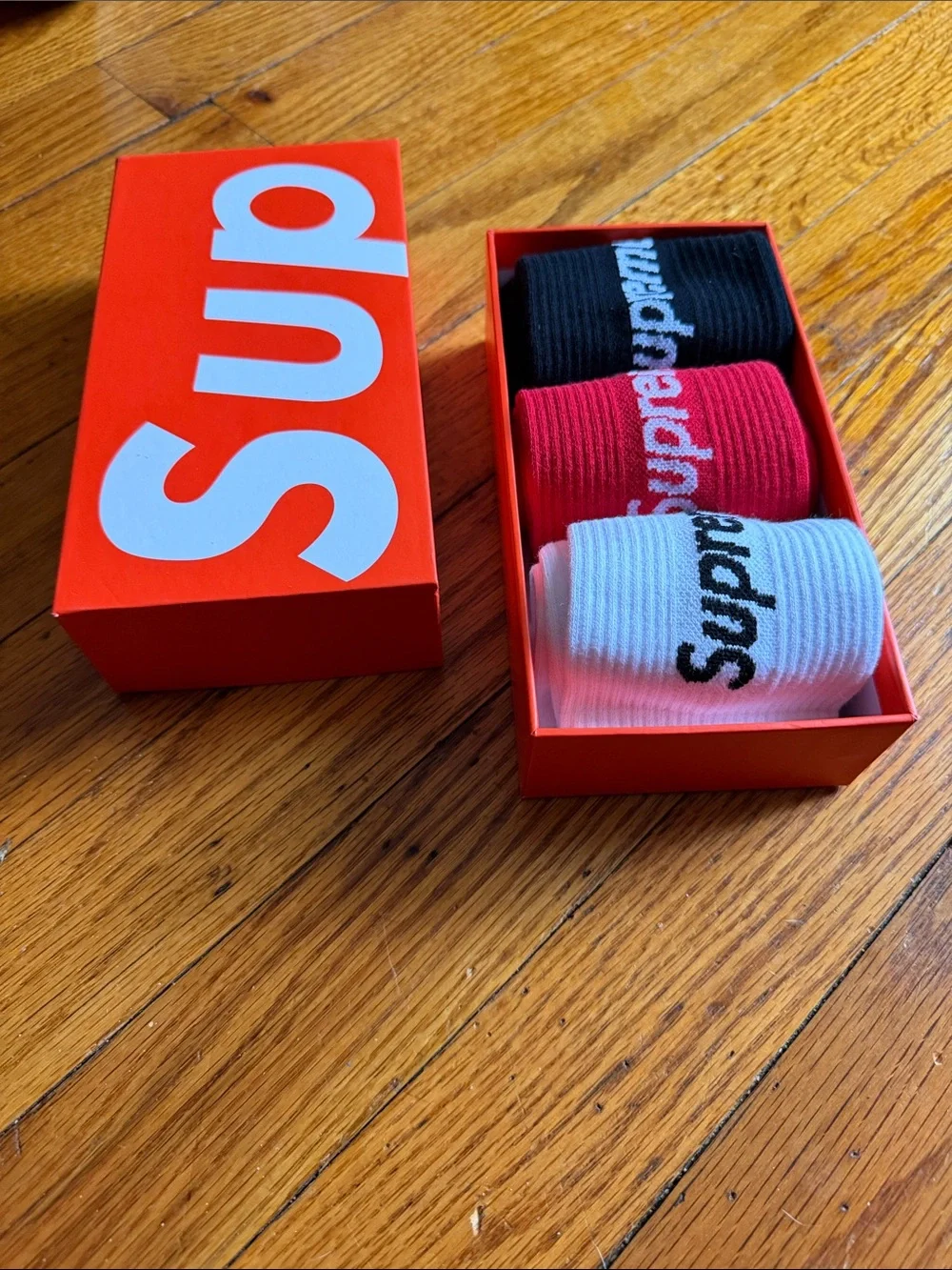 Supreme 3-Pack Ribbed Crew Socks in White, Red & Black - Picture 4 of 4
